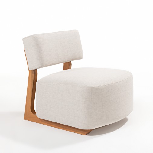 Poltrona Baixa em Madeira Eucalipto Clara