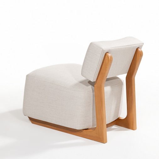 Poltrona Baixa em Madeira Eucalipto Clara