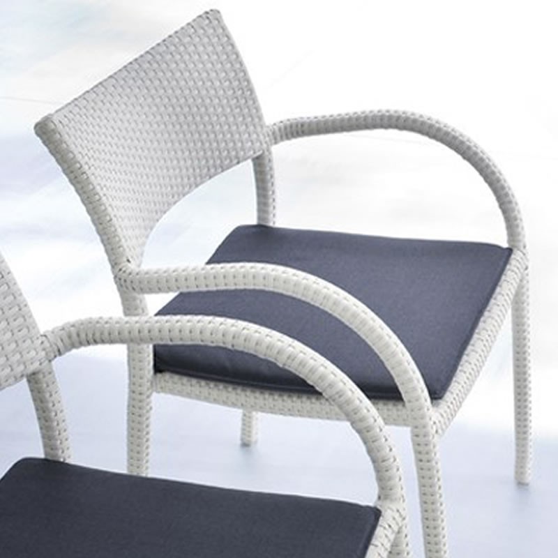 Cadeira Em Fibra Sintética Malu Luxo